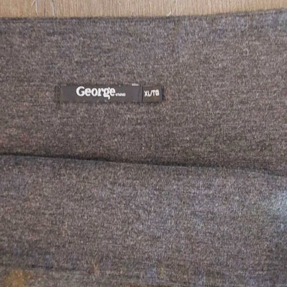 Short, gray, stretchy skirt size XL - Picture 2 of 2